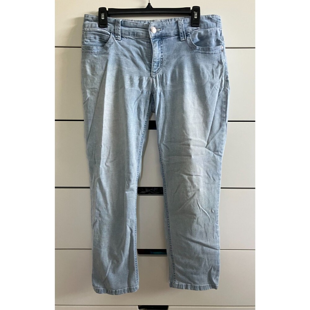 LAST CHANCE!! Chico's So Slimming Women's Light Wash Denim Jeans Size 0 Cropped